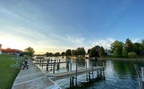 Fleetwood Inn Suites